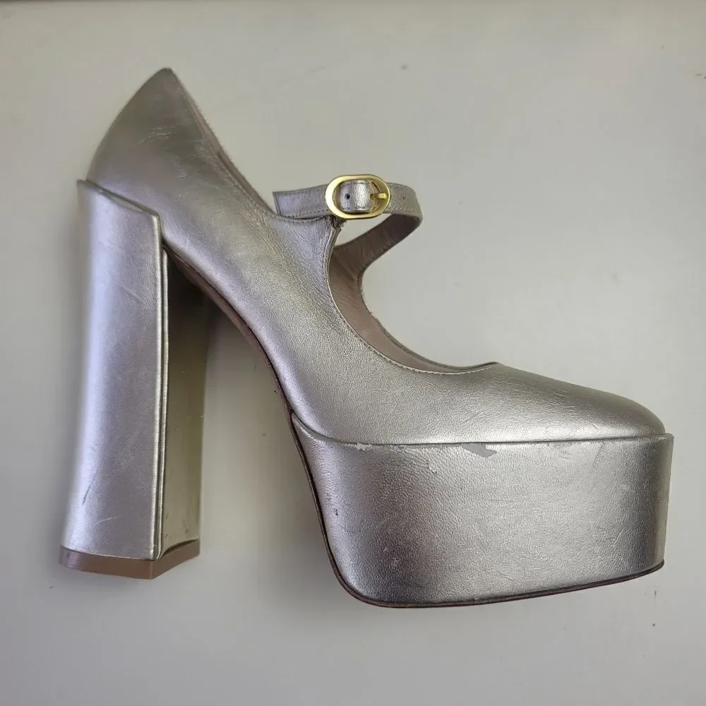 Stuart Weitzman look lining textile